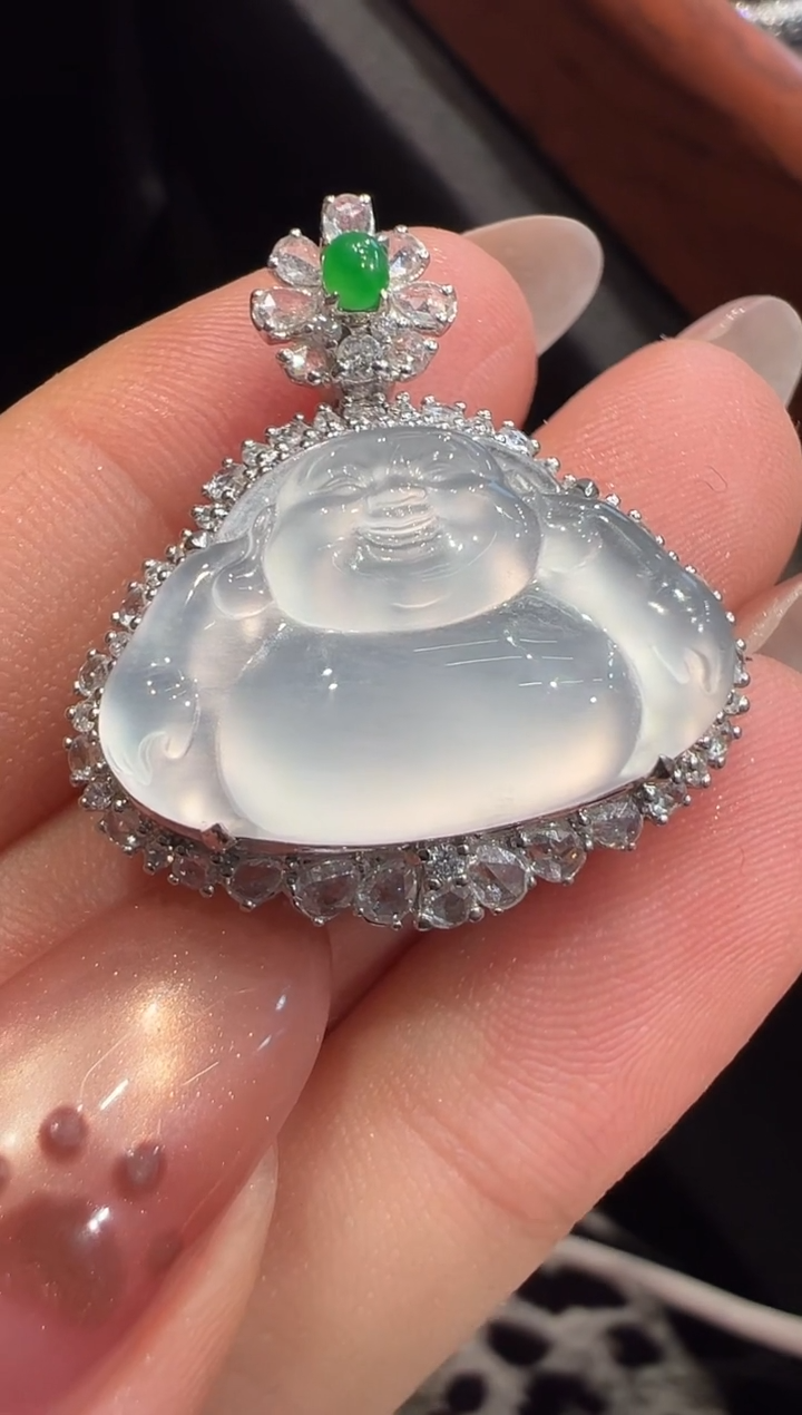 颈饰18K金镶嵌翡翠吊坠