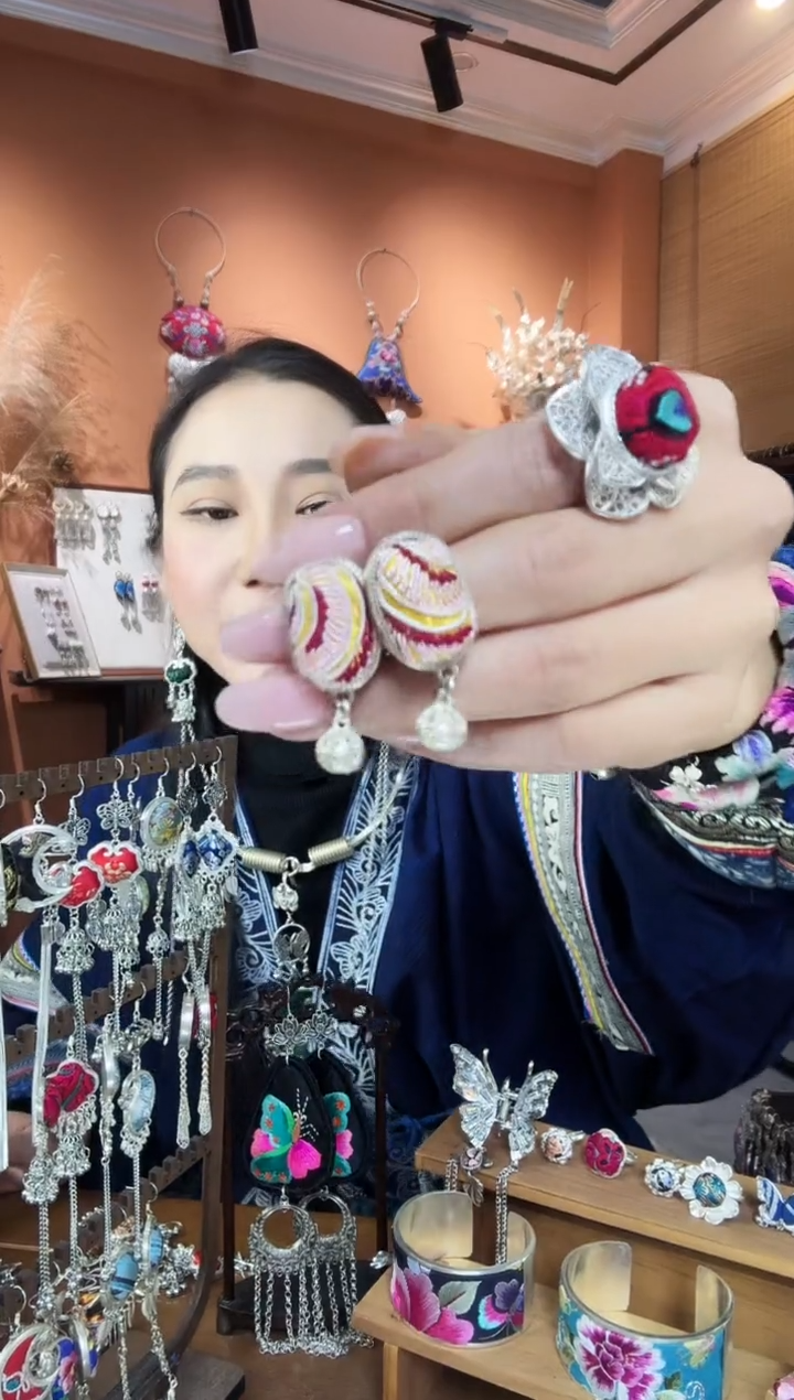 【闪购商品】刺绣纯手工耳环民族风