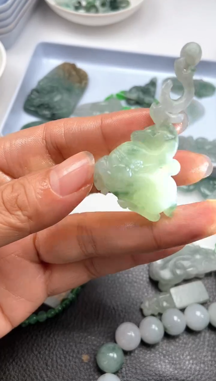未镶嵌定制翡翠可*鱼挂饰