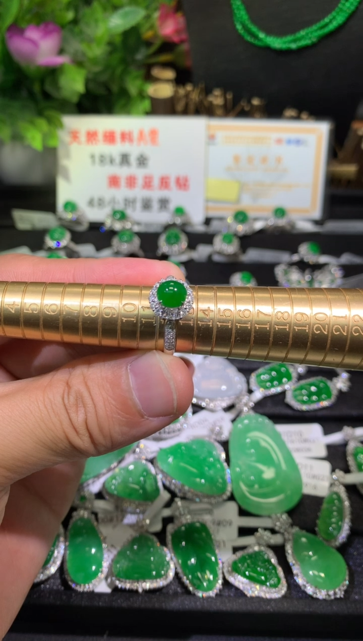 【闪购商品】翡翠戒指18K金镶嵌蛋面戒指
