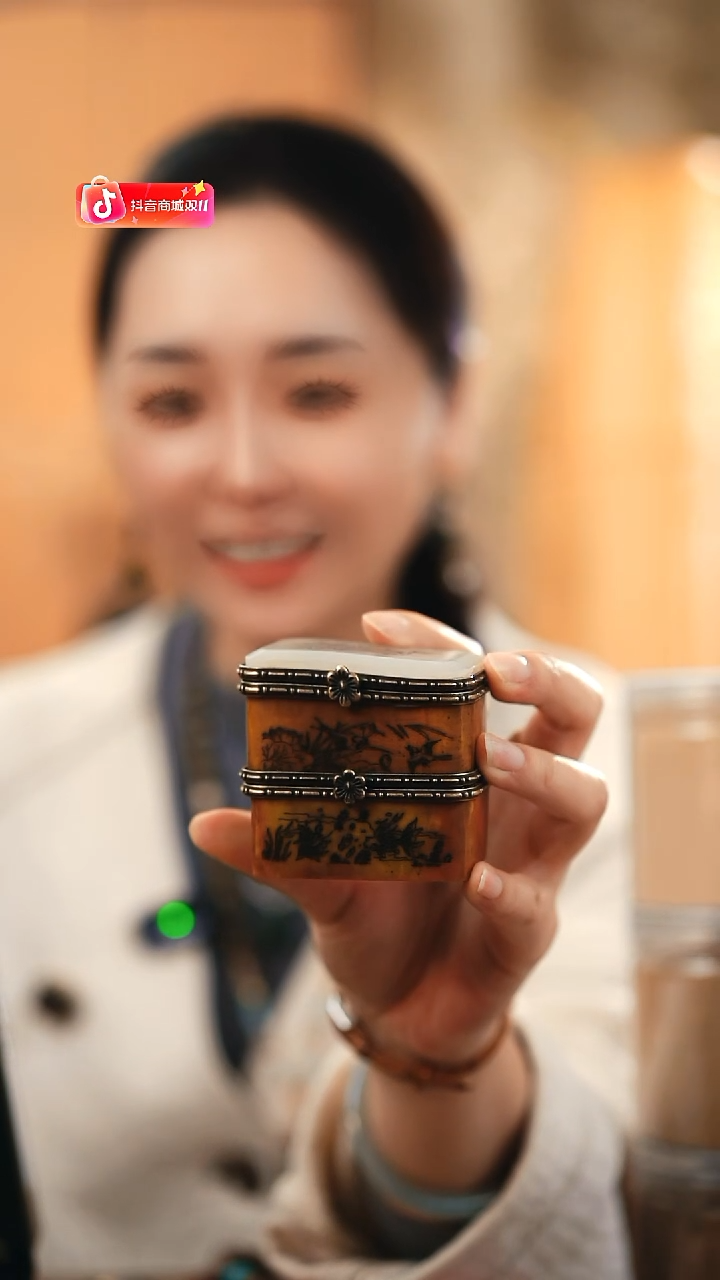 泥塑牛骨玉石首饰盒
