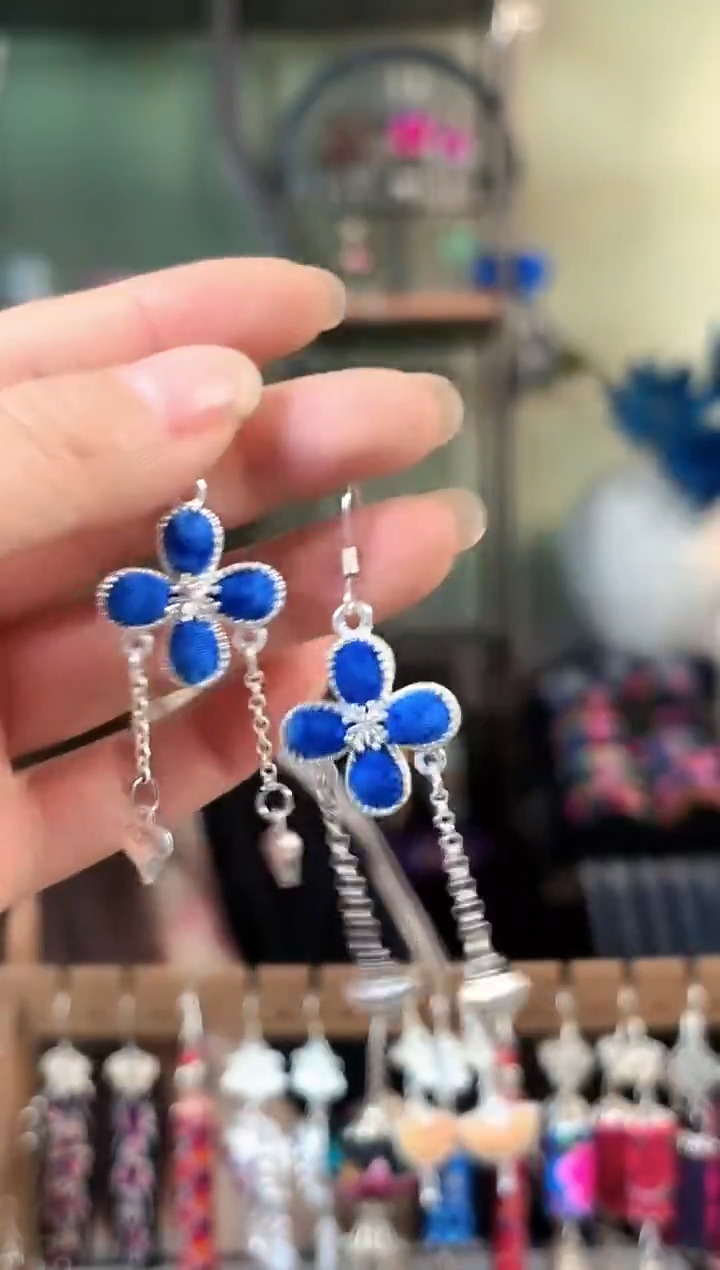 彩云南阁非遗老绣苗银饰品312