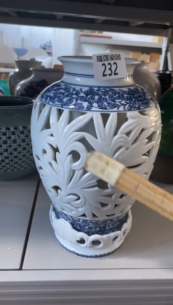 瓷片淡**韵隆莲瓷器欢迎大家