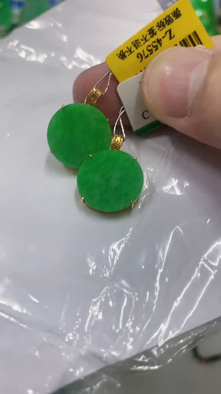 翡翠18K金镶嵌颈饰多样性发货其中一件