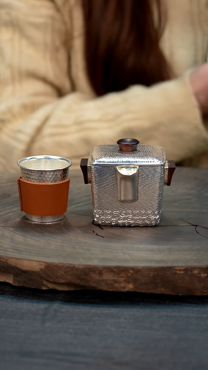 【闪购商品】手工锤纹银手抓壶+1杯子