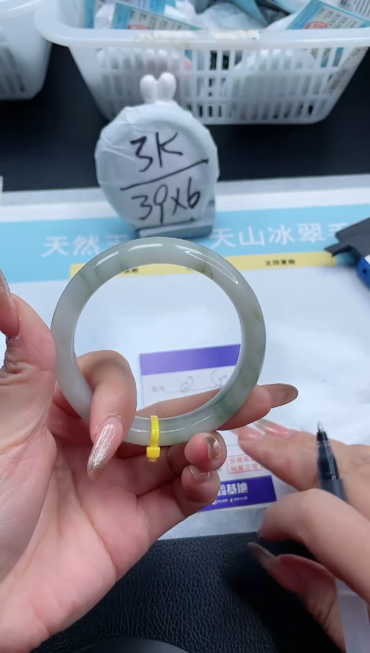 【闪购商品】石英质玉手镯未镶嵌22S27-57