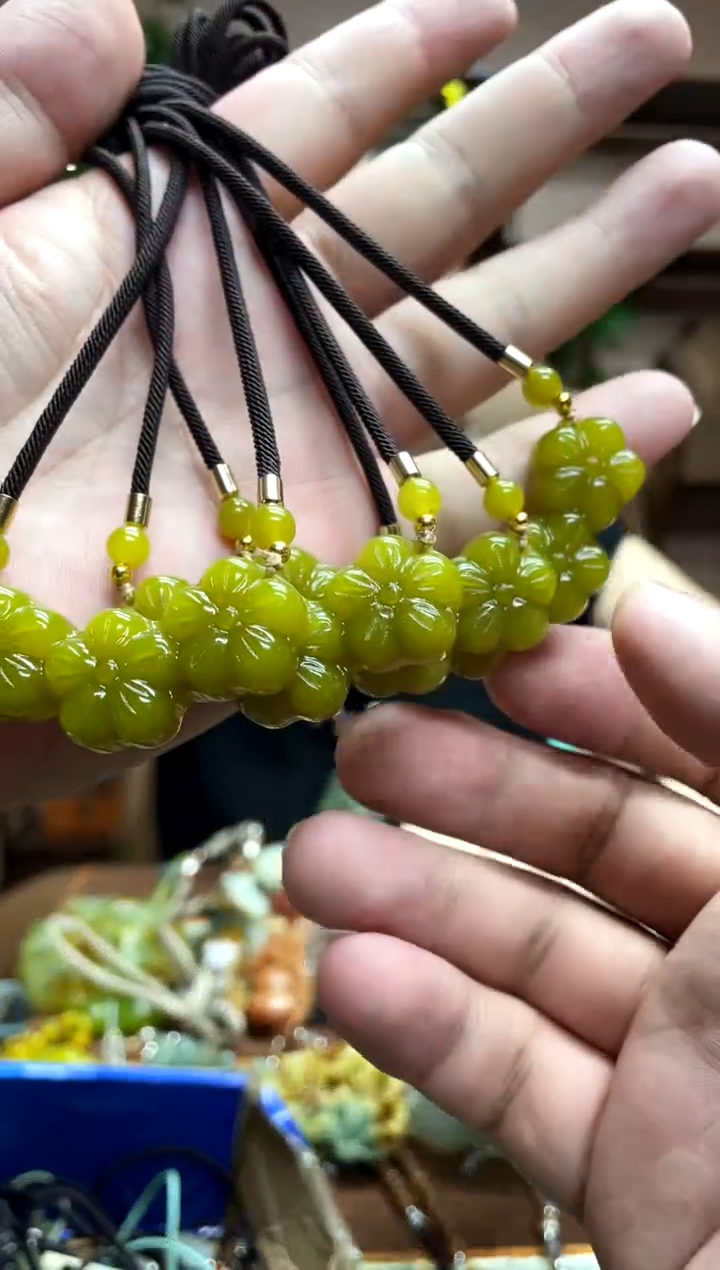 未镶嵌岫玉吊坠多样性发货发其中之一
