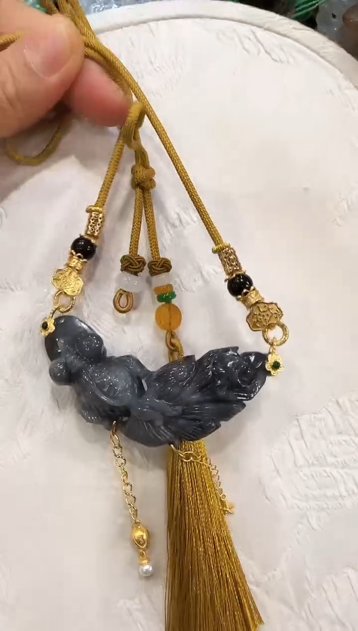 翡翠未镶嵌颈饰国风