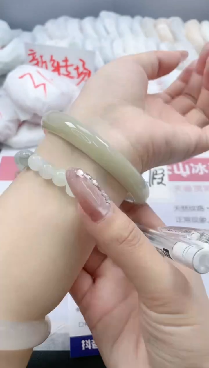 【闪购商品】石英质玉手镯未镶嵌40/64.5