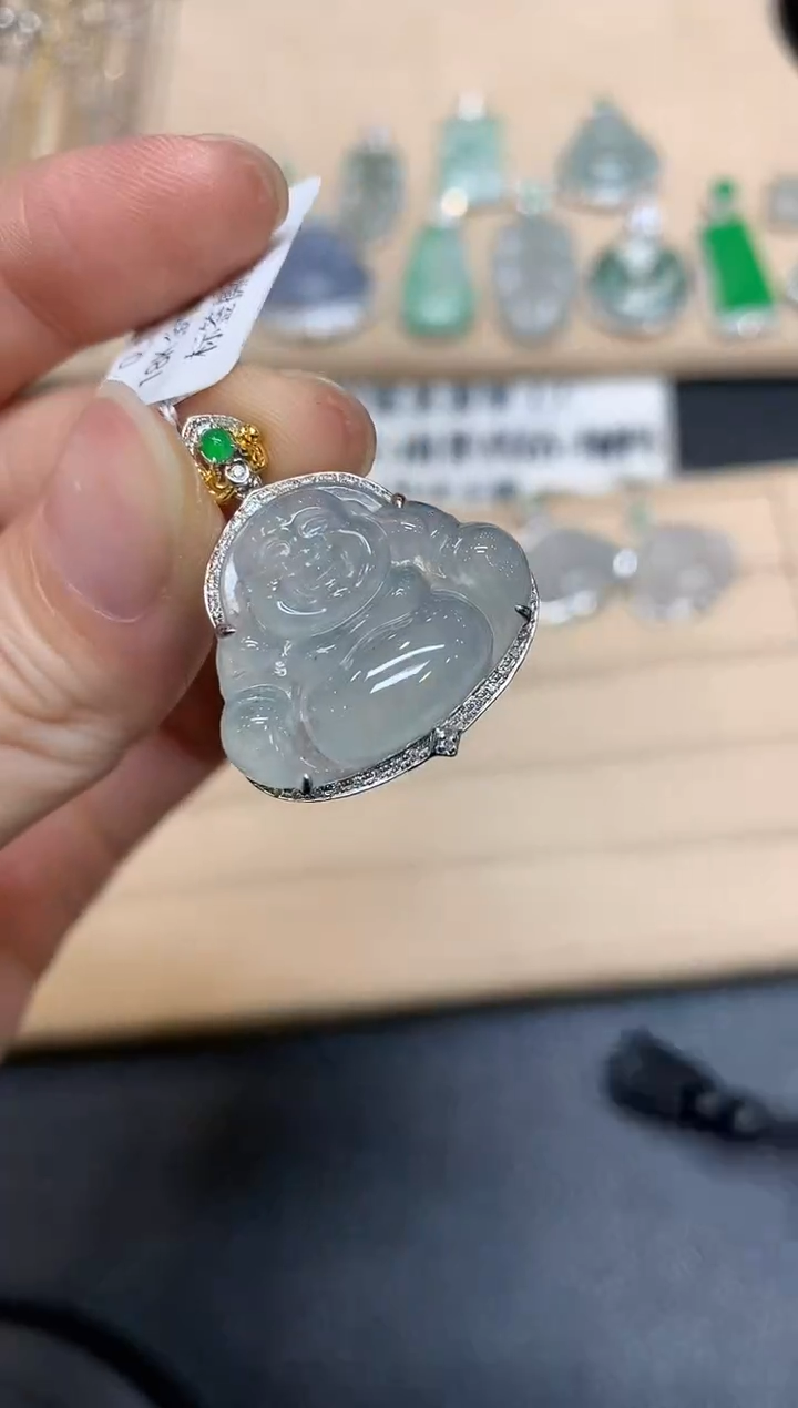【闪购商品】翡翠颈饰18K金镶嵌佛公【无服务费】