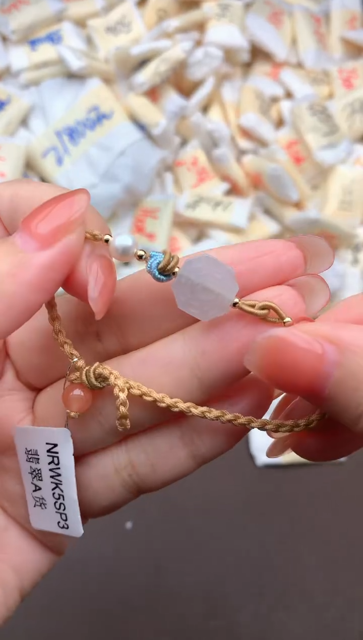 【闪购商品】翡翠挂件未镶嵌多样性发货（发一个）