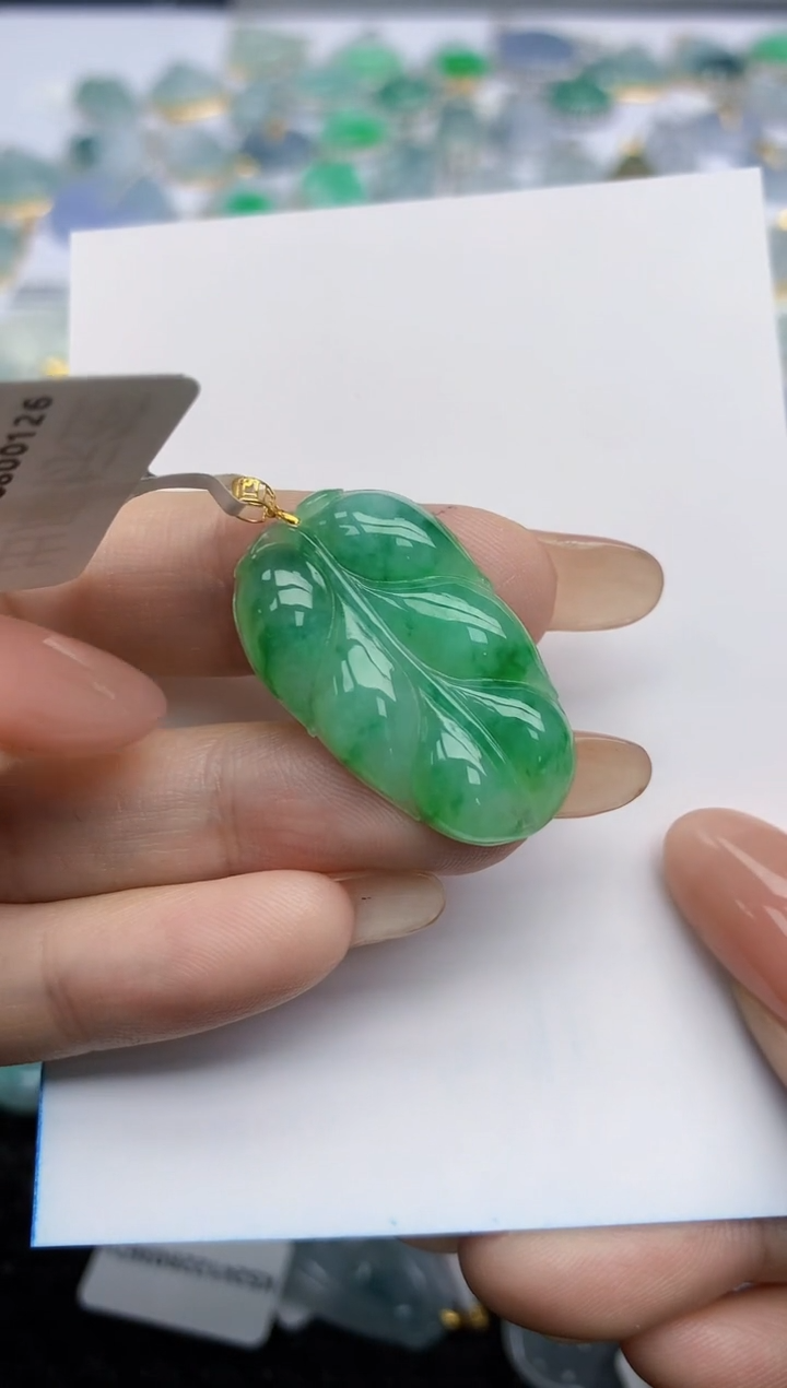 【闪购商品】翡翠挂件18K金镶嵌天然翡翠A货
