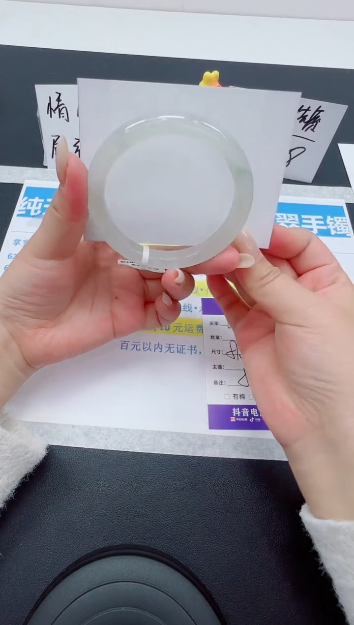 【闪购商品】石英质玉手镯未镶嵌编号：60--57.8圈 天山翠圆条