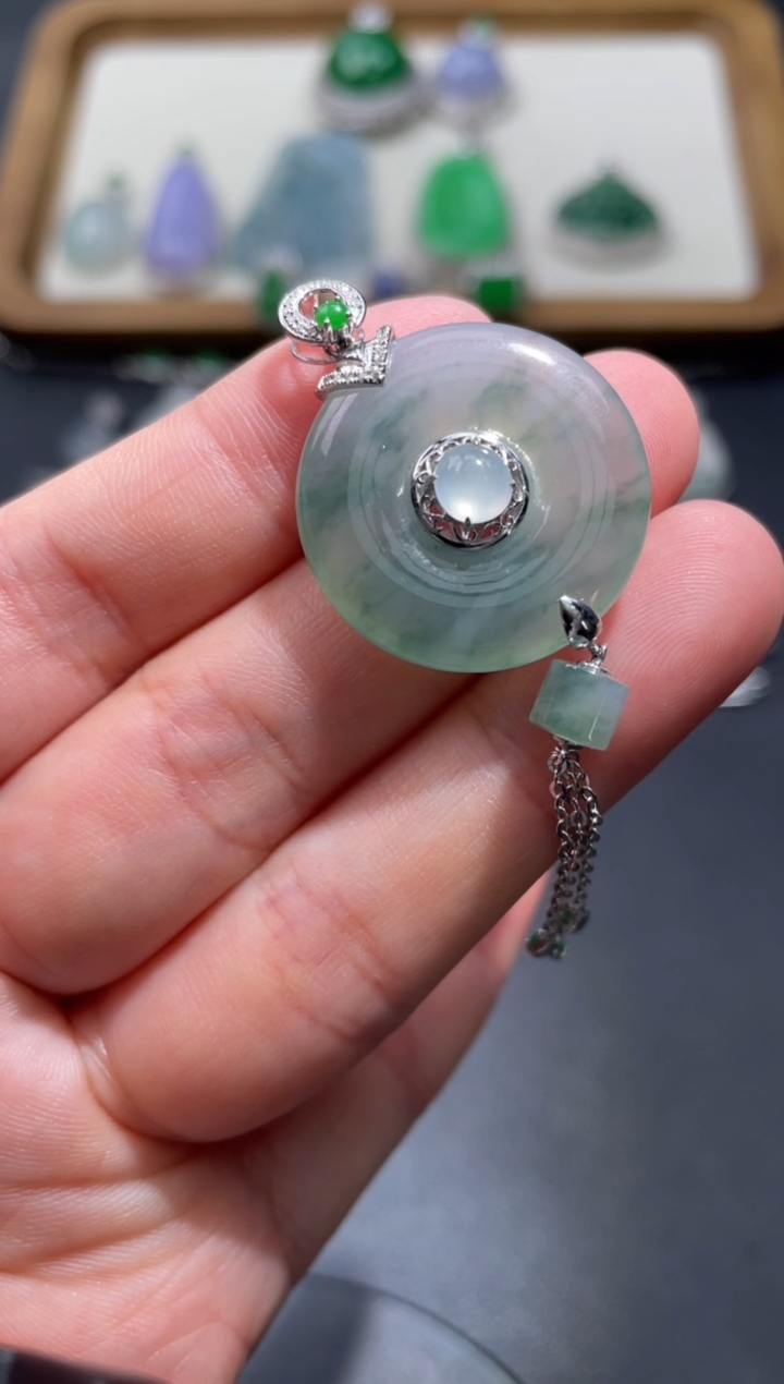 【闪购商品】翡翠颈饰18K金镶嵌30..........