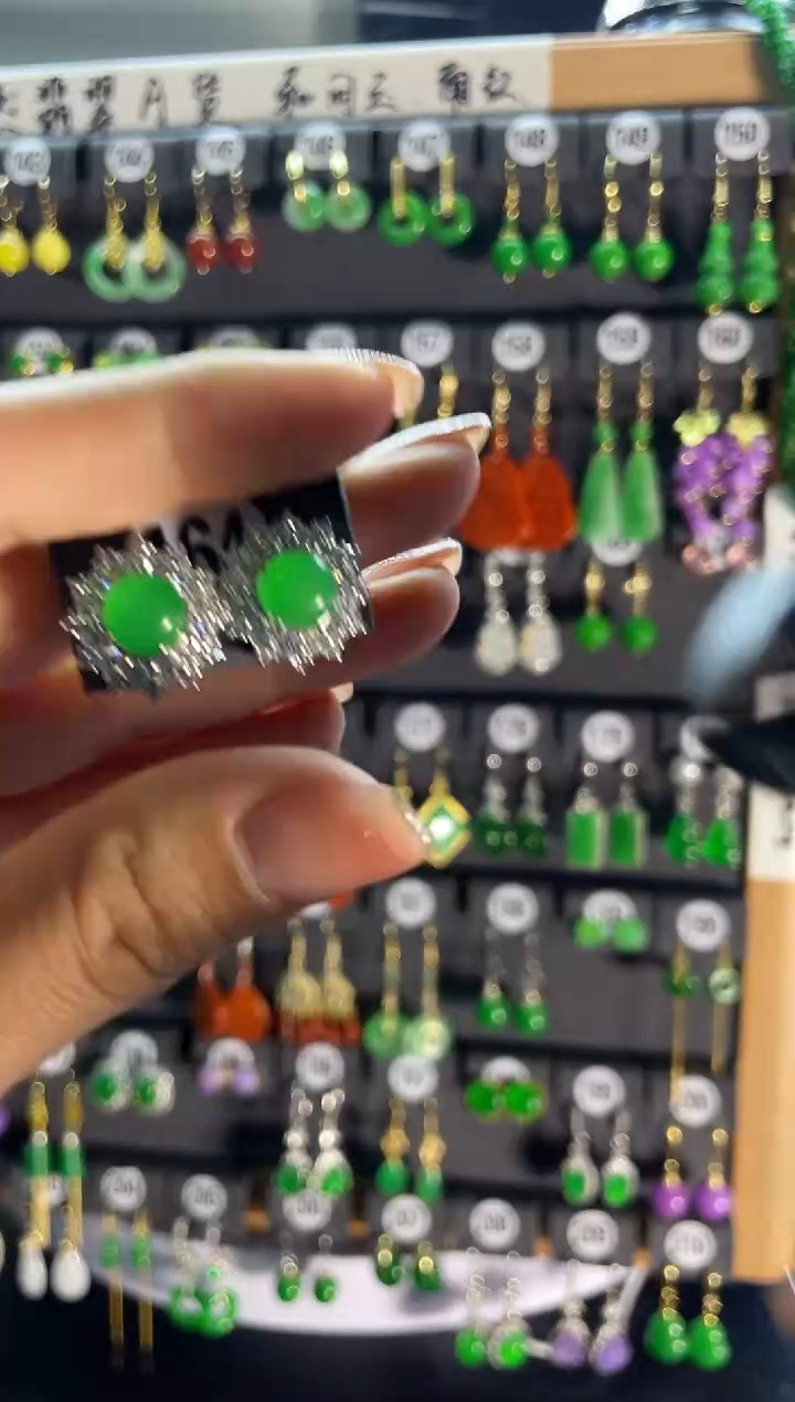 【闪购商品】翡翠耳饰银S925镶嵌164...