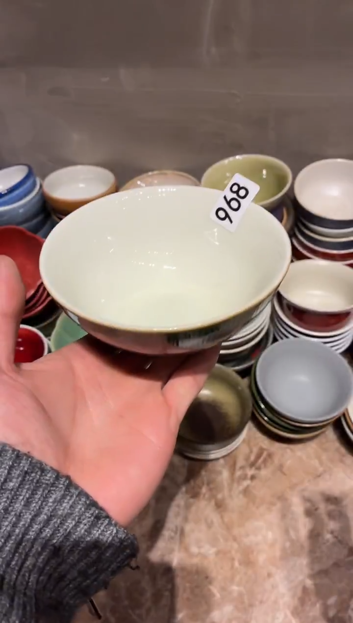 瓷片J****?968外绿内白万福碗1个