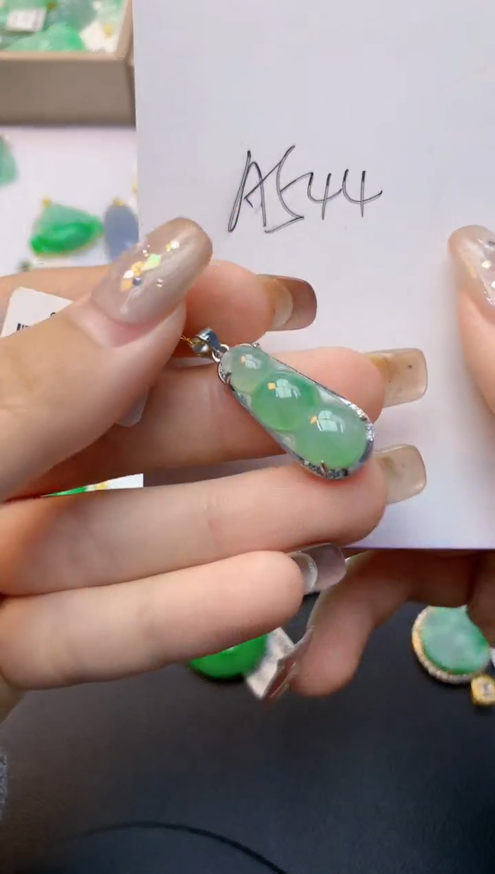 颈饰未镶嵌翡翠天然A货翡翠百元以上9元证书费自理