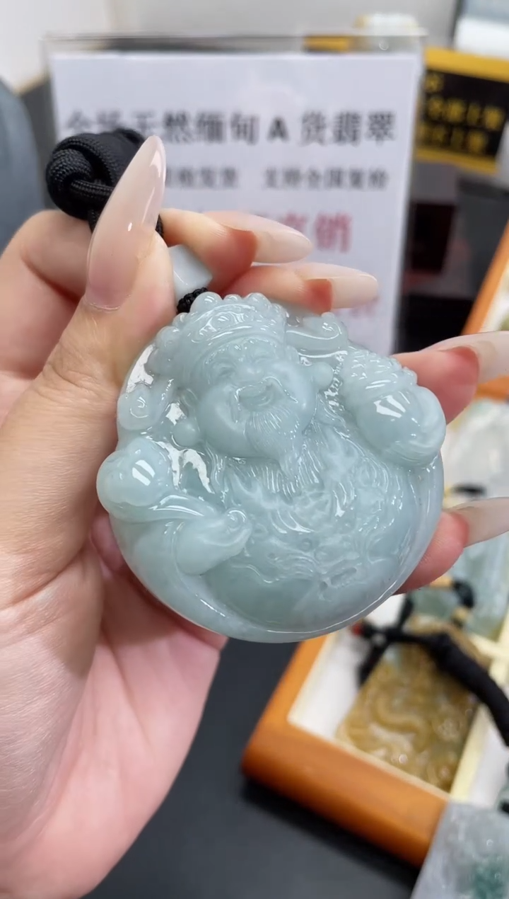 翡翠未镶嵌颈饰财神