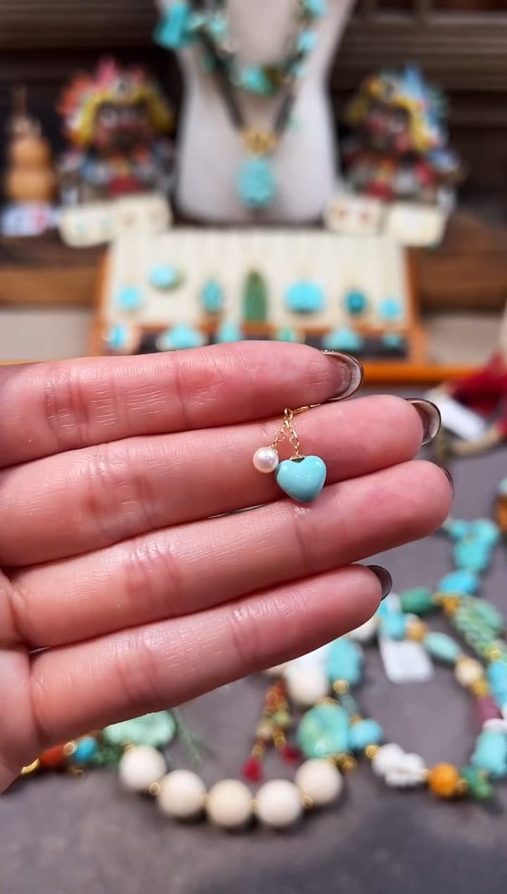 18K金镶嵌绿松石提溜爱心