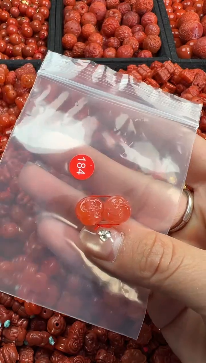南红玛瑙未镶嵌颈饰1