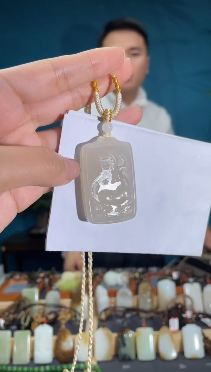 颈饰未镶嵌和田玉1