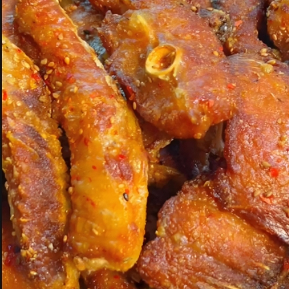 新鲜草鱼制作麻辣鱼块麻辣鱼块新鲜草鱼现做小时候酒席上的味道