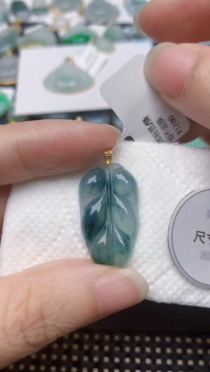 翡翠18K金镶嵌颈饰天然缅甸A货翡翠