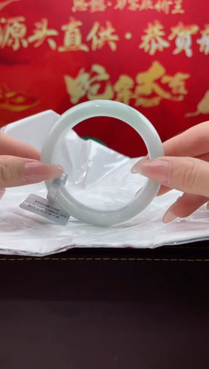 【闪购商品】翡翠手镯未镶嵌10翡翠手镯（微瑕）