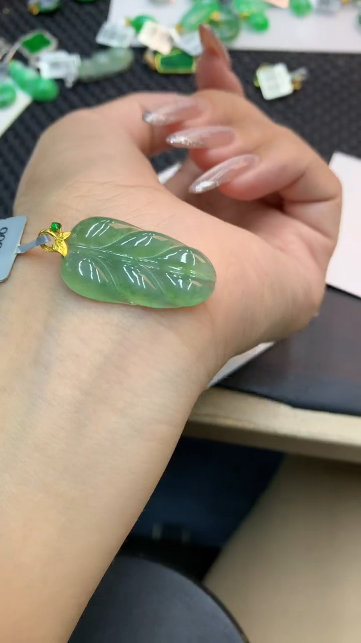 颈饰18K金镶嵌翡翠1