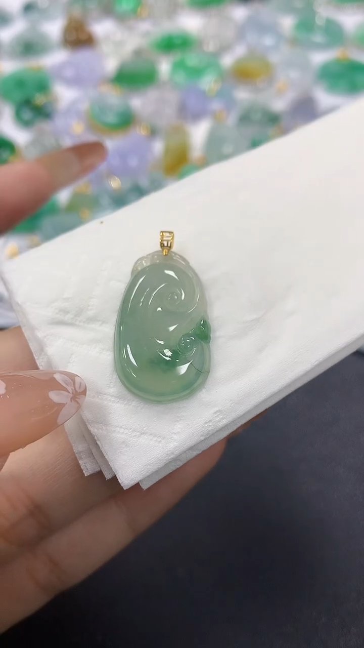 颈饰18K金镶嵌翡翠a货假一赔三支持复检百元上9元证书费自理