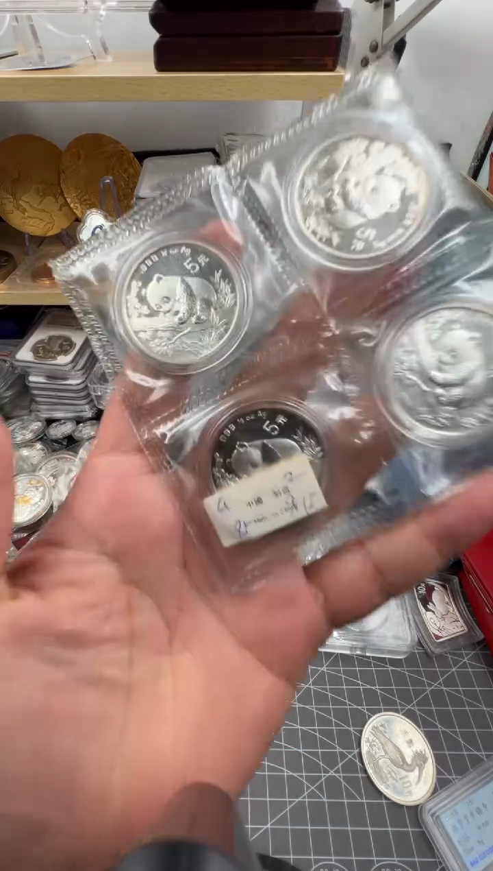 纯银1995年熊猫裸银币（原封原膜）