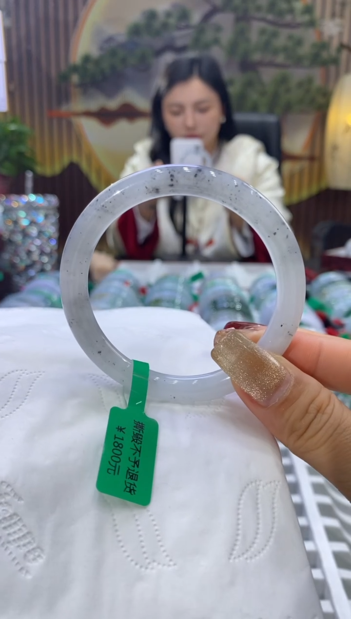 【闪购商品】翡翠手镯未镶嵌多人08167