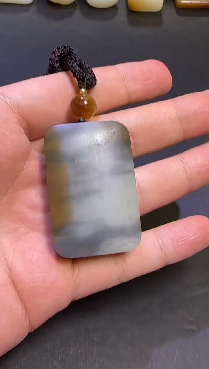 和田玉未镶嵌颈饰新疆和田玉楼兰三色无事牌