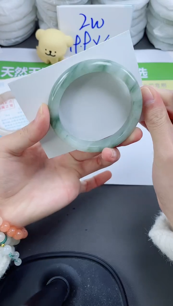 【闪购商品】石英质玉手镯未镶嵌70-57.1