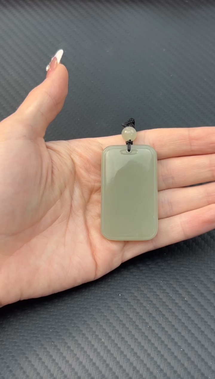 【闪购商品】和田玉吊坠(赠链)未镶嵌且末微色差近矿吊坠