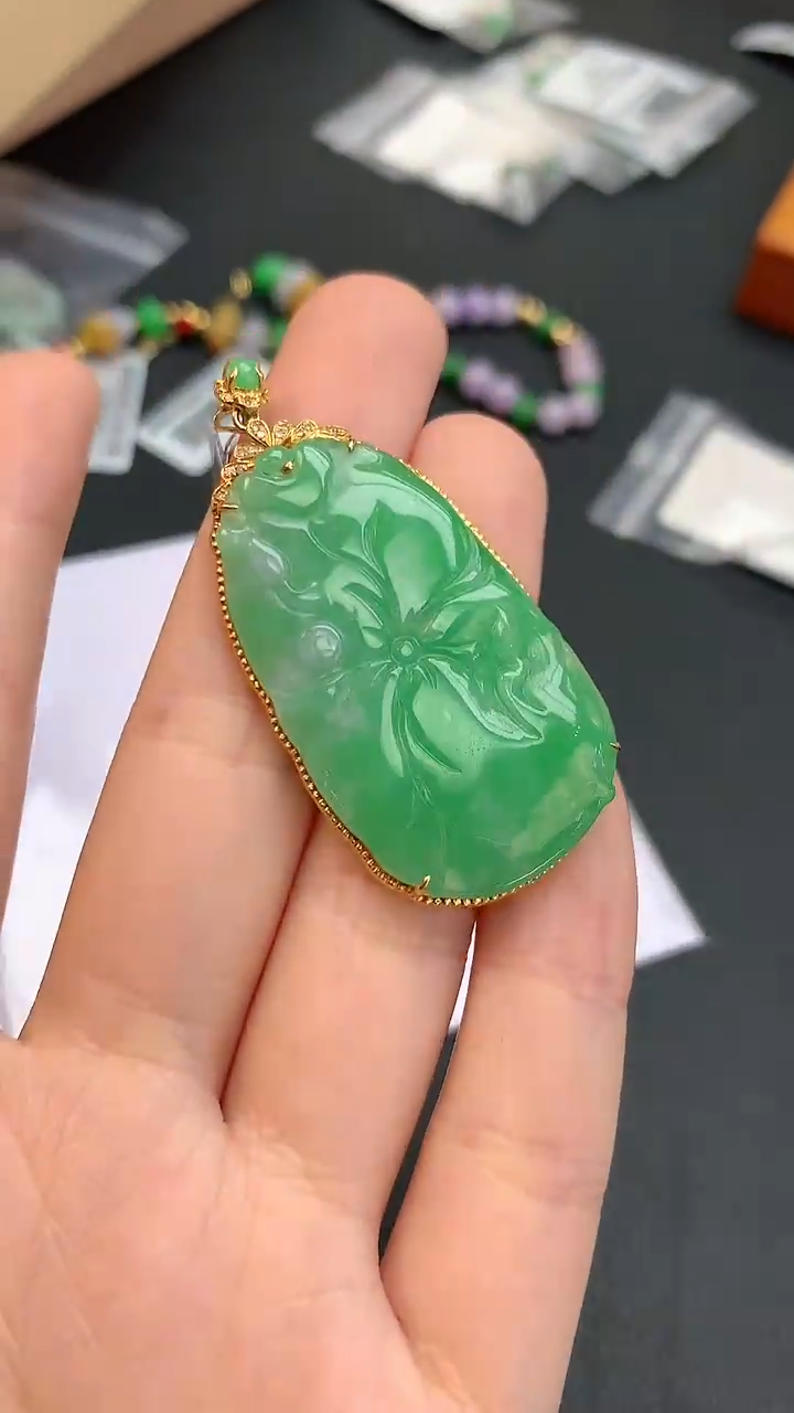 【闪购商品】翡翠颈饰18K金镶嵌赠礼盒证书 敏