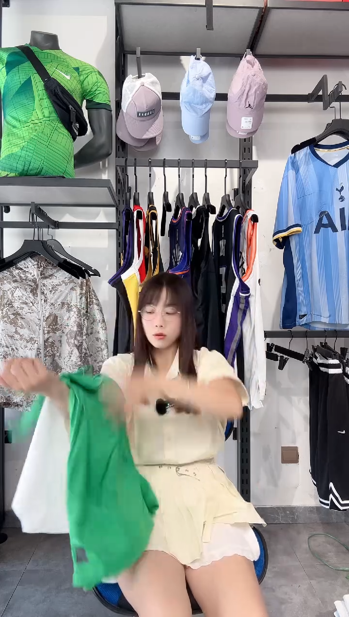 1675  编码 瑕疵款以直播间过款为准 尺码