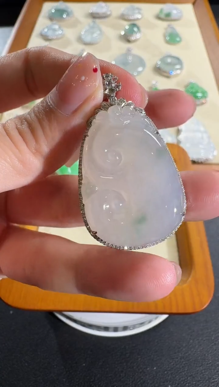 【闪购商品】翡翠吊坠(不含链)18K金镶嵌【源头工厂】钻石镶嵌