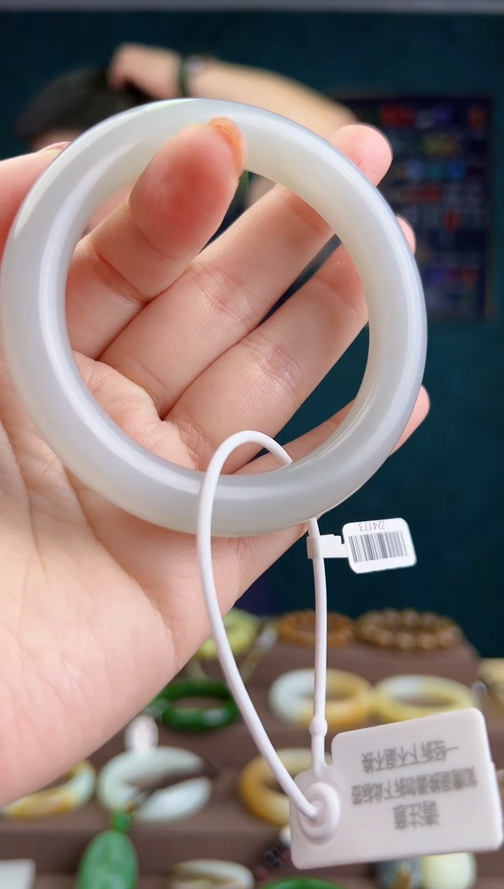 【闪购商品】和田玉手镯未镶嵌ZZ 拍一发一 多样性发货56.7