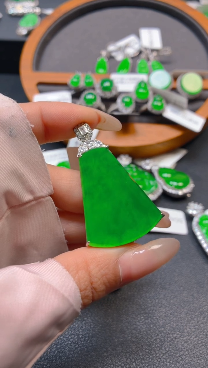 银S925镶嵌翡翠耳饰1