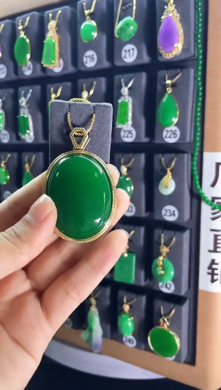 【闪购商品】翡翠吊坠(赠链)银S925镶嵌232