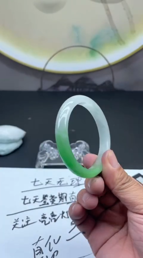 下单就是图片的手镯，放心冲！A164