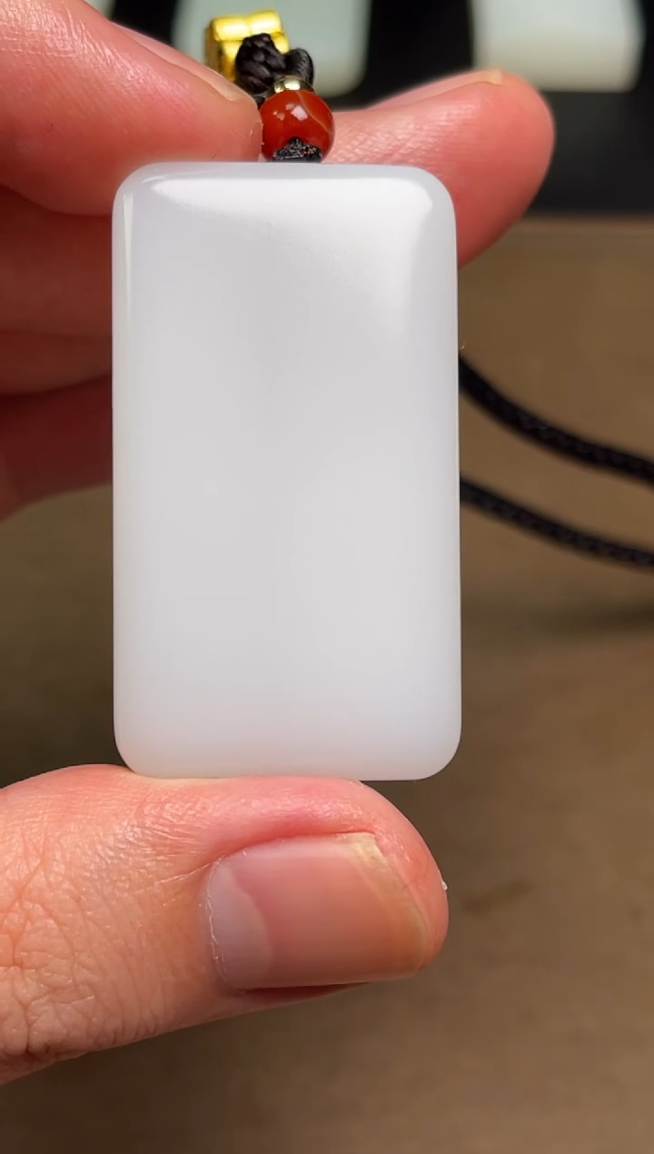 颈饰未镶嵌和田玉18