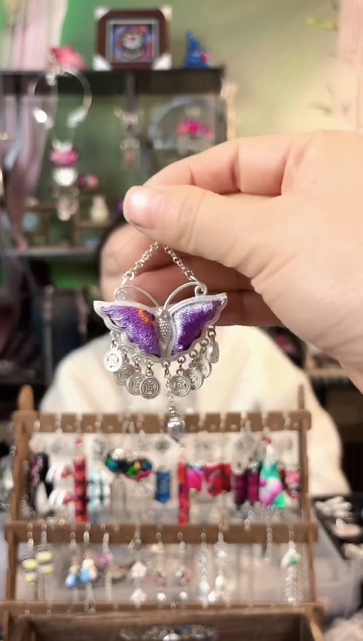 彩云南阁非遗老绣苗银饰品617