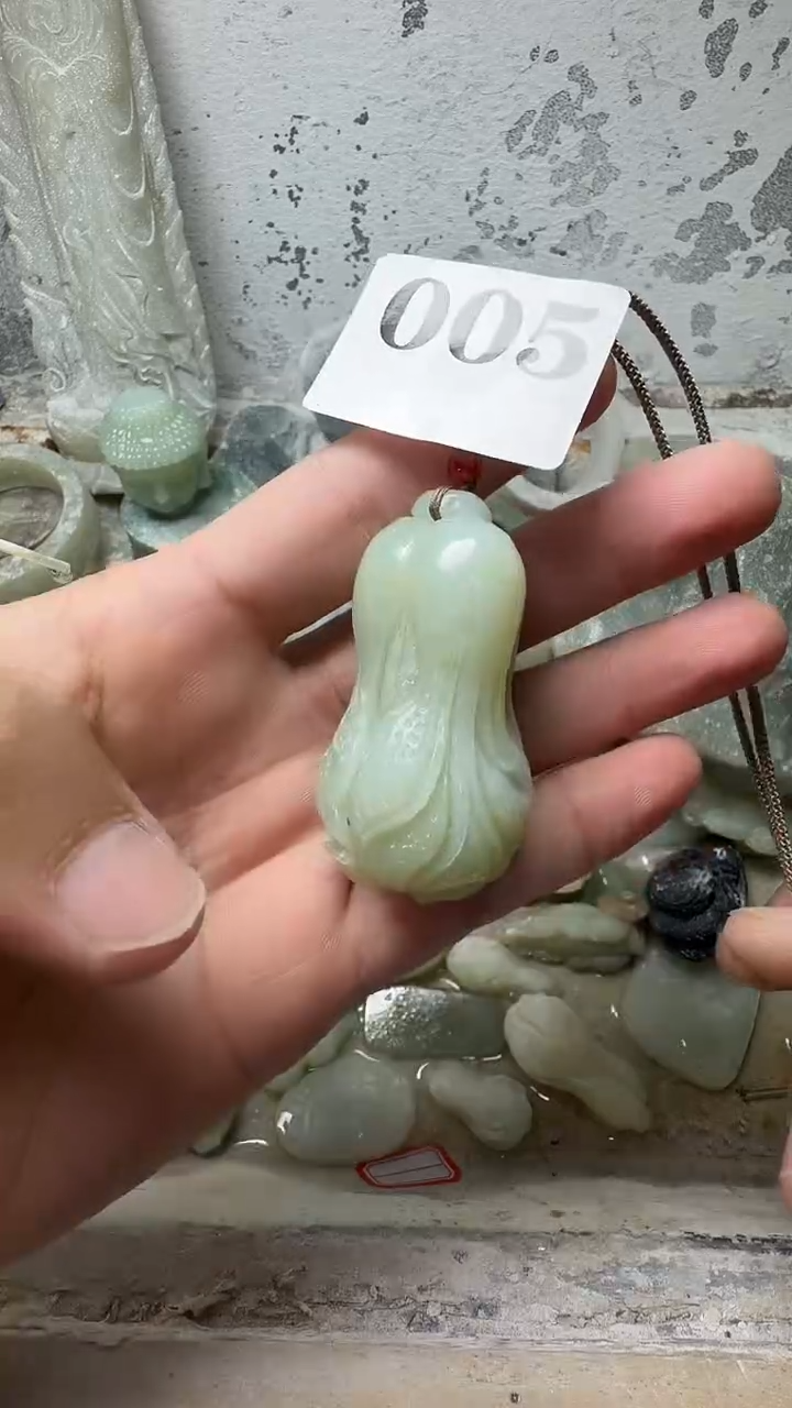 颈饰未镶嵌和田玉白菜