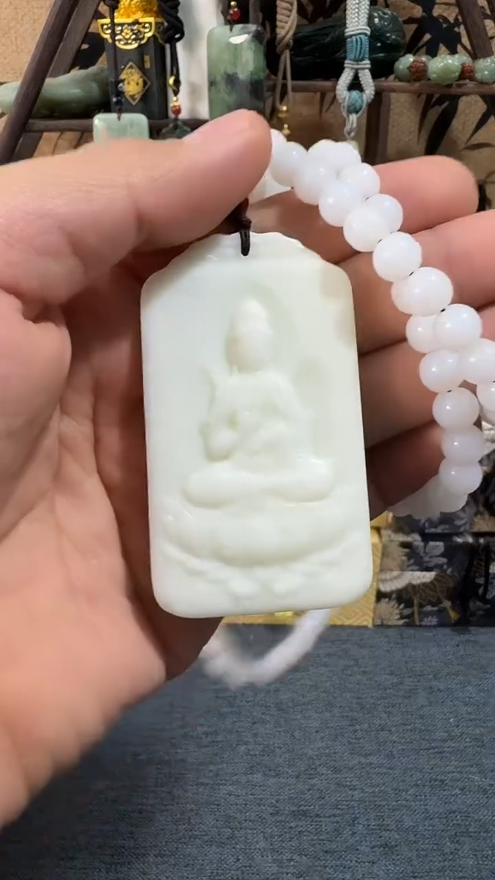 颈饰未镶嵌石英质玉米达 年年有余观音牌