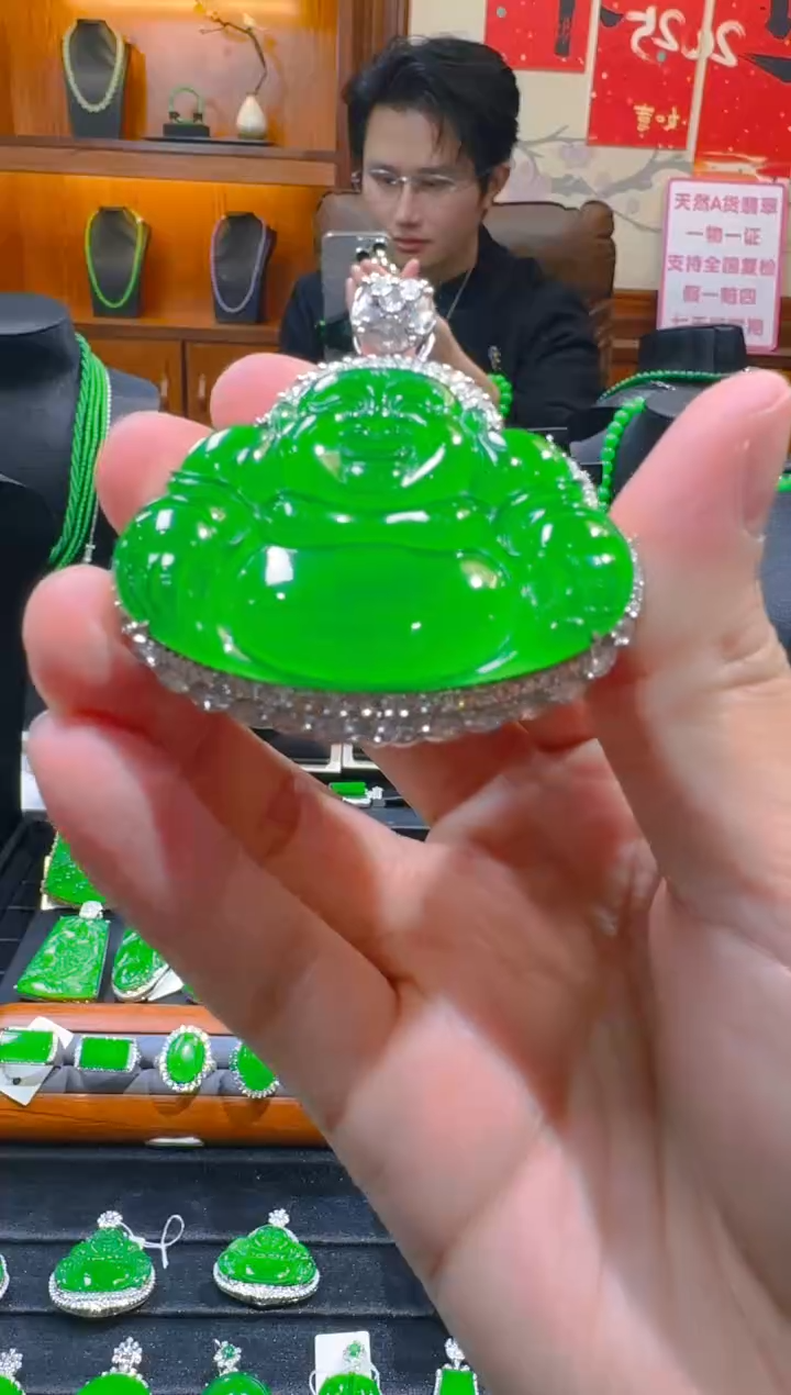 【闪购商品】翡翠吊坠(赠链)18K金镶嵌天然A货翡翠