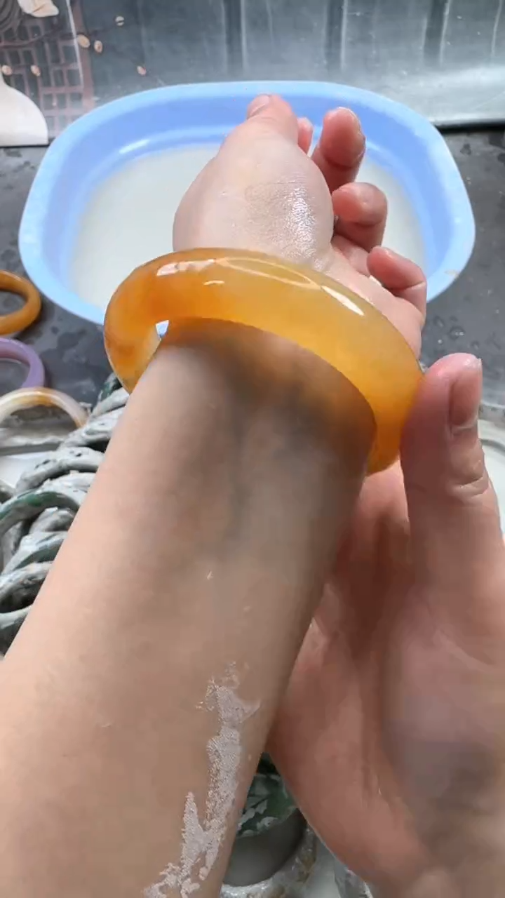 【闪购商品】石英质玉手镯未镶嵌54