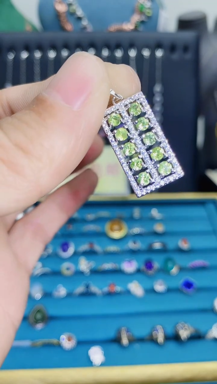 【闪购商品】橄榄石吊坠(不含链)银S925镶嵌1121