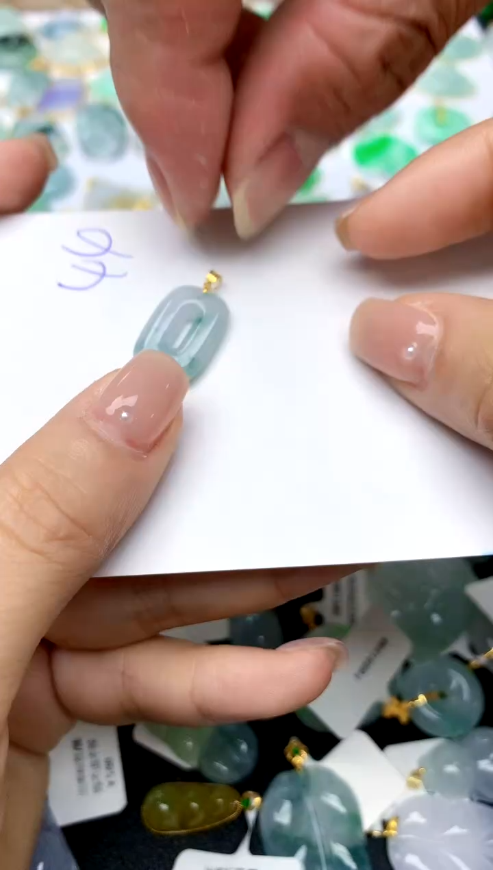 【闪购商品】翡翠颈饰18K金镶嵌44天然A货翡翠